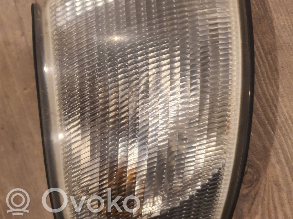 Audi A8 S8 D2 4D Kierunkowskaz przedni 