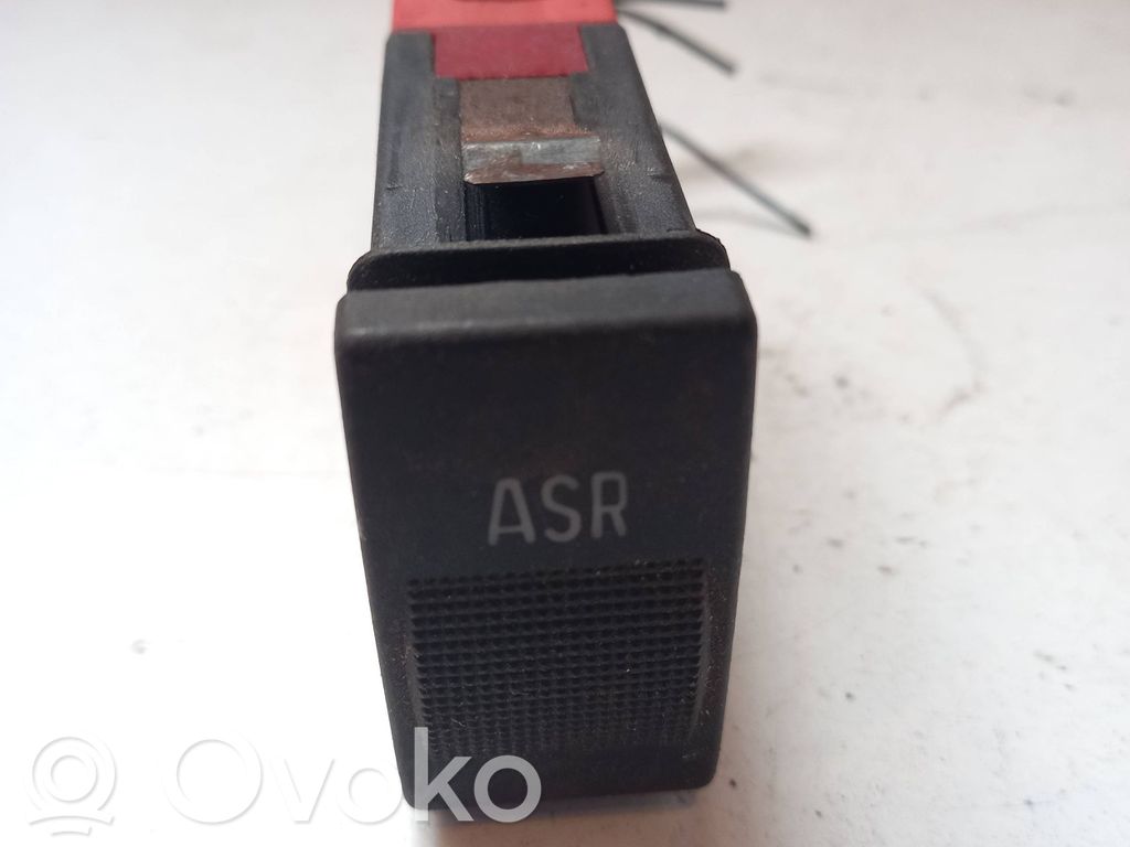 Interruptor de control de tracción (ASR)   8D0927133