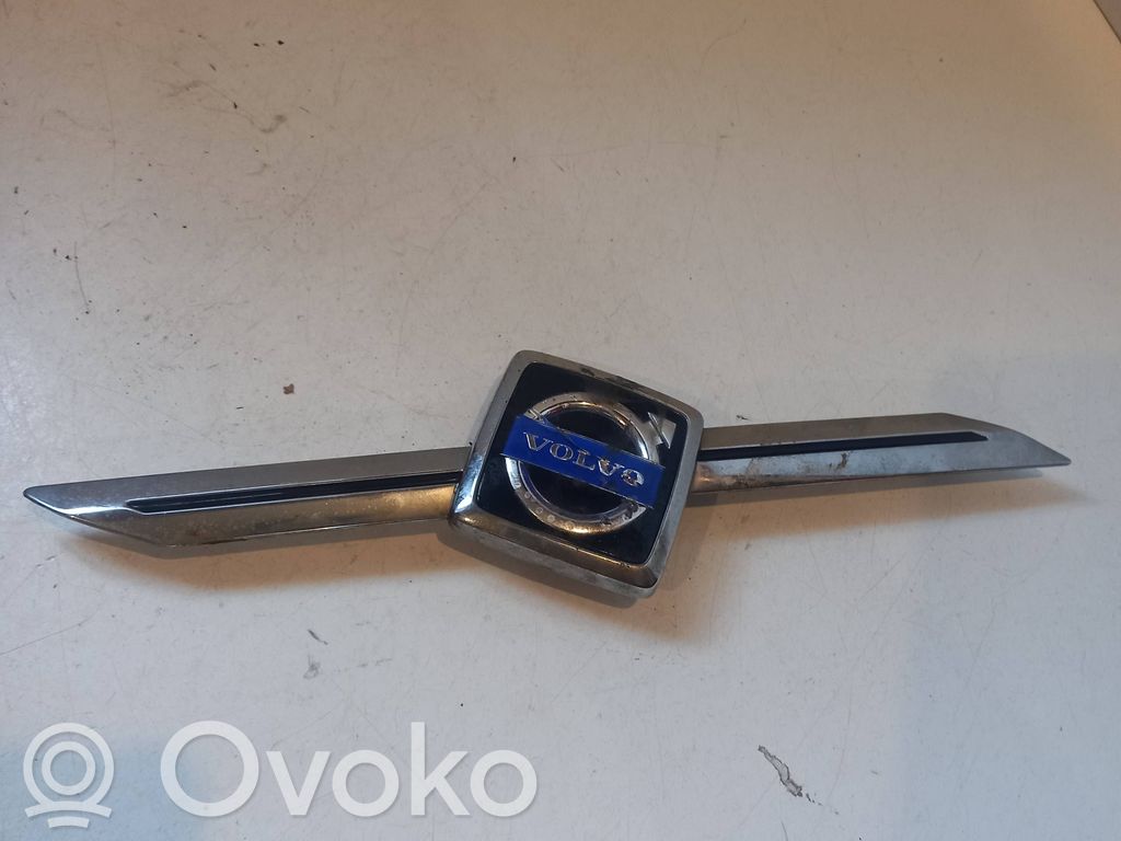 Volvo V70 Front bumper upper radiator grill 