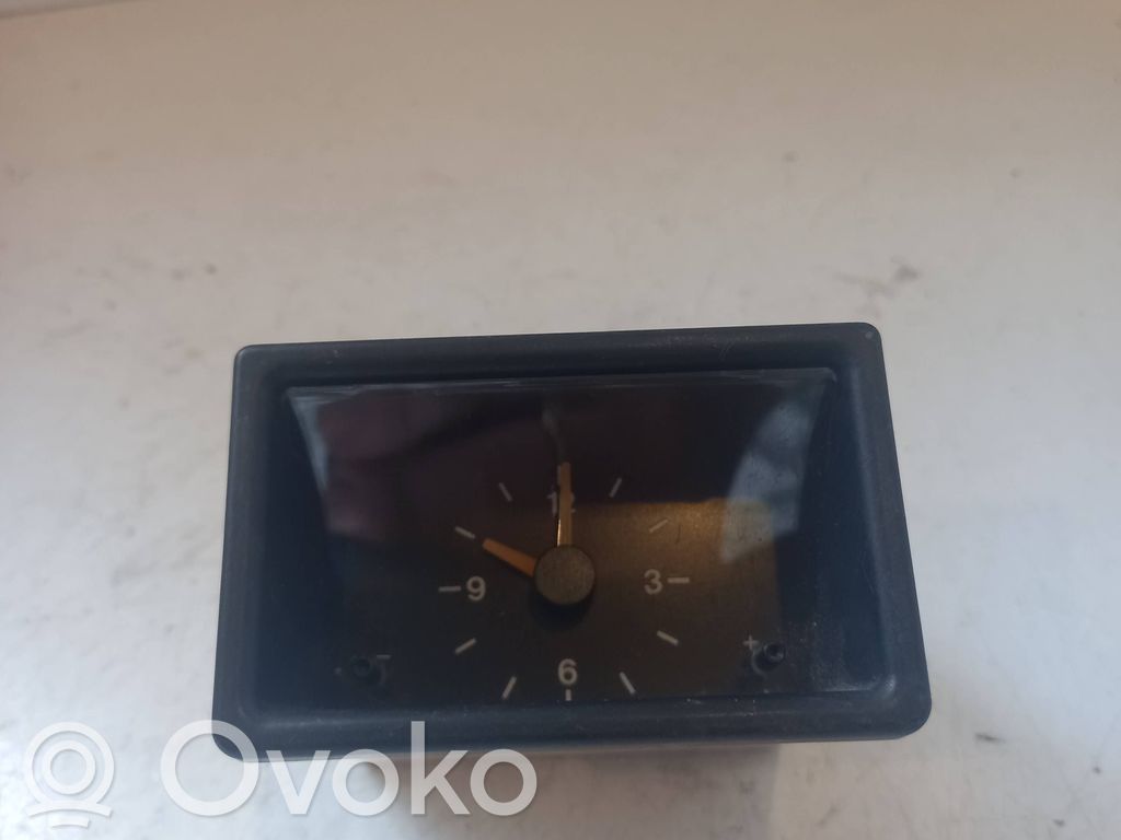Volvo 440 Uhr 