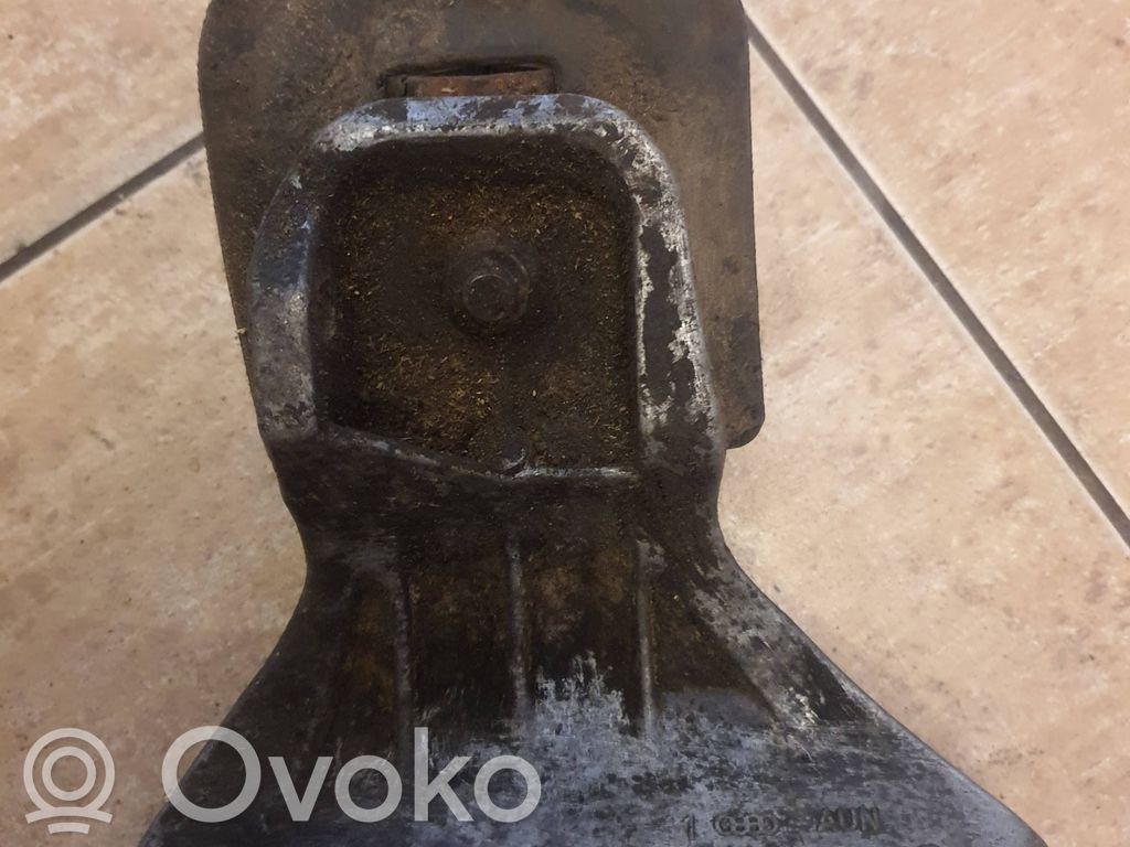 Engine mounting bracket   893199308C