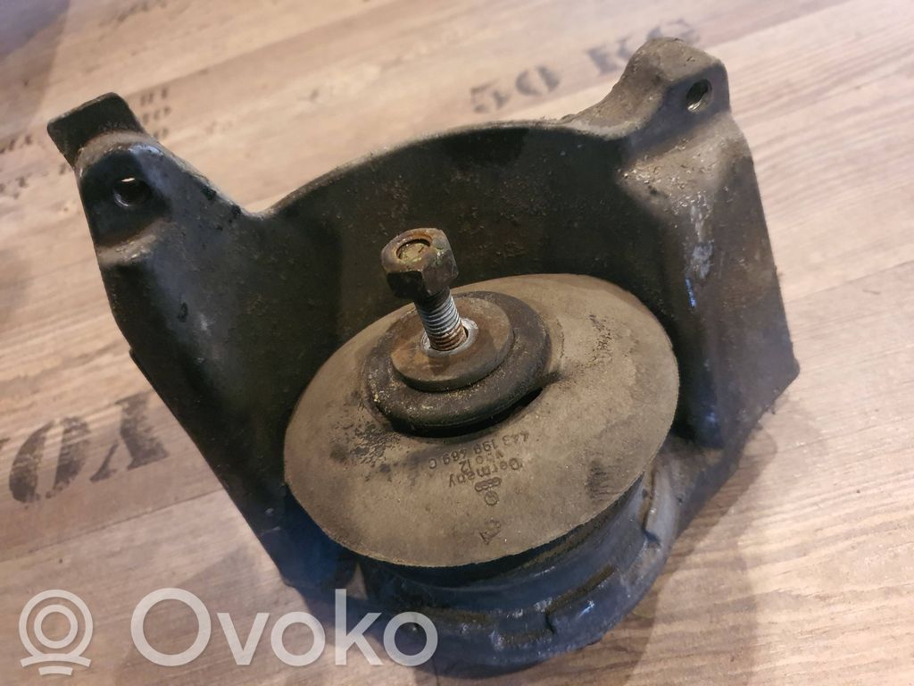 Audi 80 90 S2 B4 Engine mount bracket 