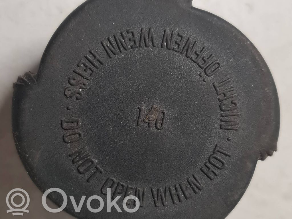 BMW 7 E38 Aušinimo skysčio išsiplėtimo bakelio dangtelis 