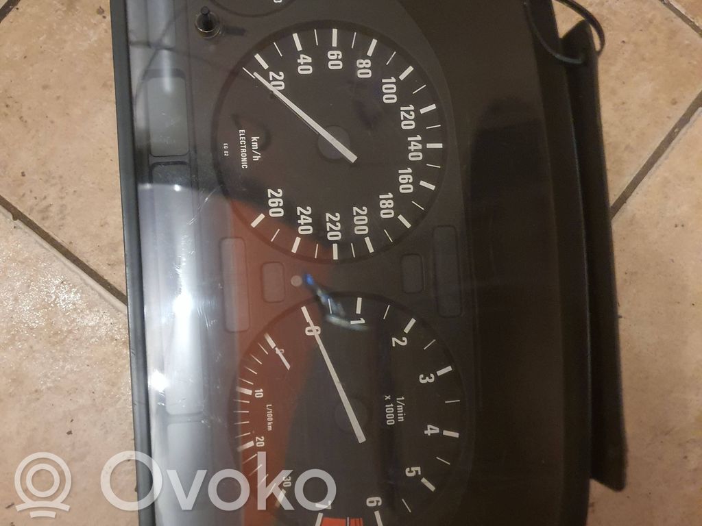 Speedometer (instrument cluster)   993559135,83515809,110008432039,62118351013