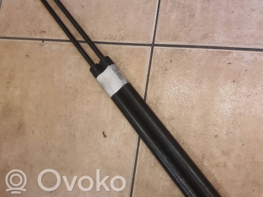 Amortyzator klapy tylnej bagażnika   93BBA106A10AD