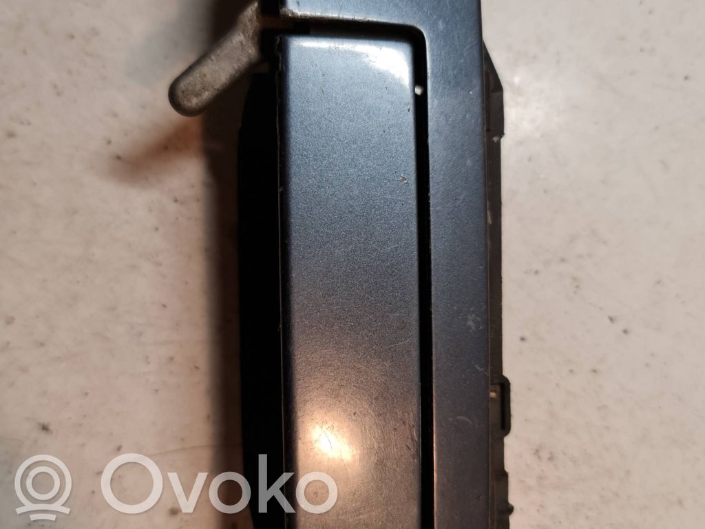 Audi A4 S4 B5 8D Klamka zewnętrzna drzwi przednich 