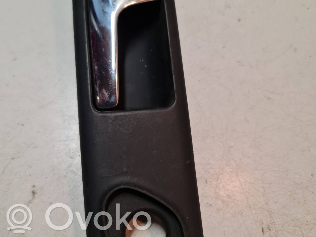 Manecilla interna puerta trasera   4A0839019