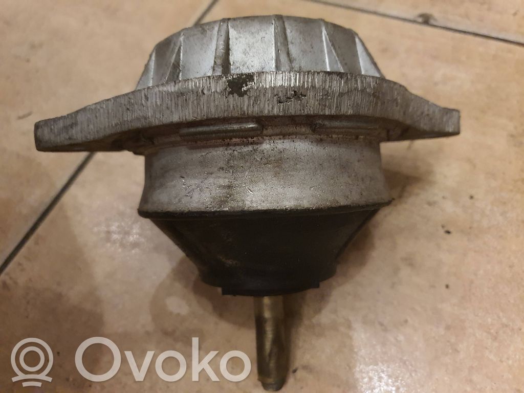 Engine mount bracket   443199382,443199381L,443199381C