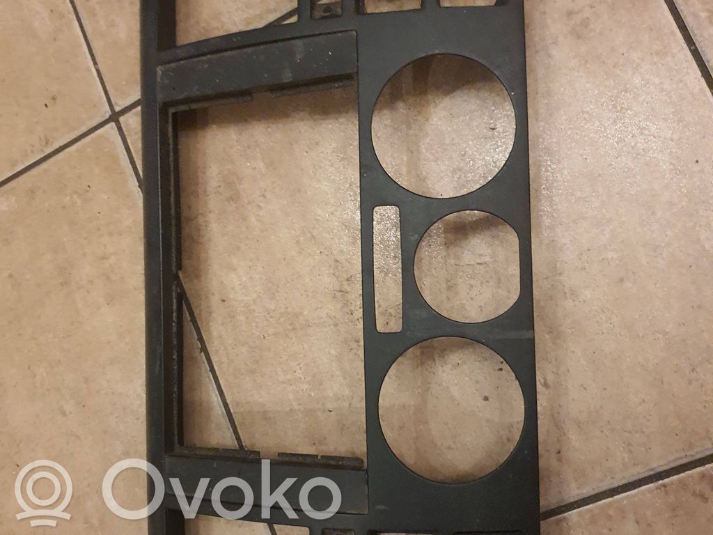 Volkswagen Transporter - Caravelle T5 Mascherina unità principale autoradio/GPS 