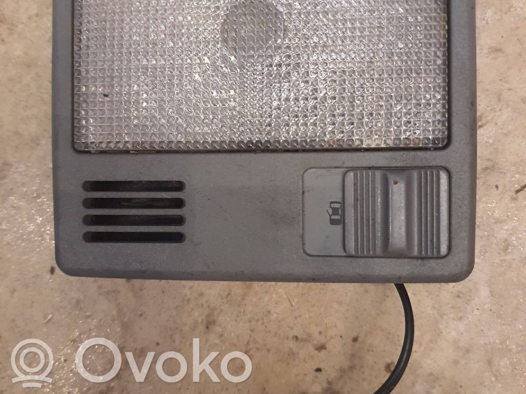 Audi A6 S6 C4 4A Luz del asiento trasero 