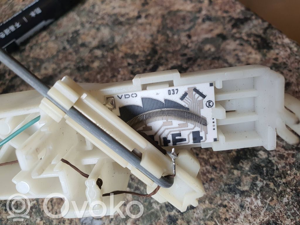 Audi 100 S4 C4 Sensor de nivel de combustible 