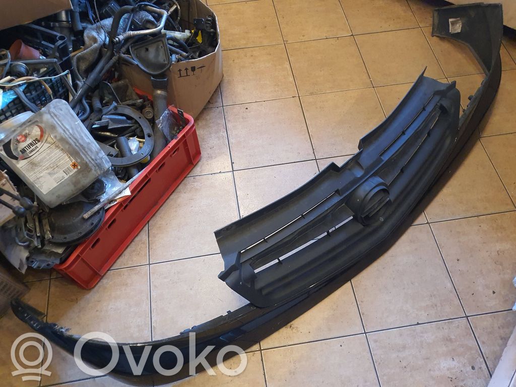 Opel Vivaro Rejilla superior del radiador del parachoques delantero 