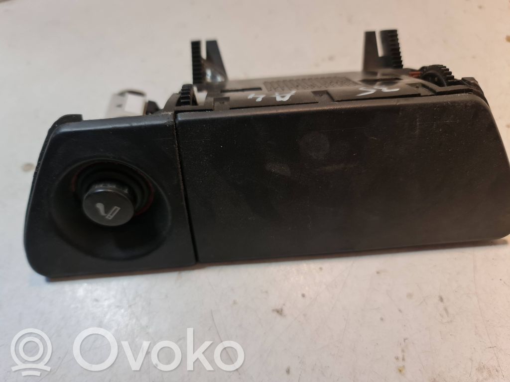 Audi A4 S4 B6 8E 8H Popielniczka deski rozdzielczej 