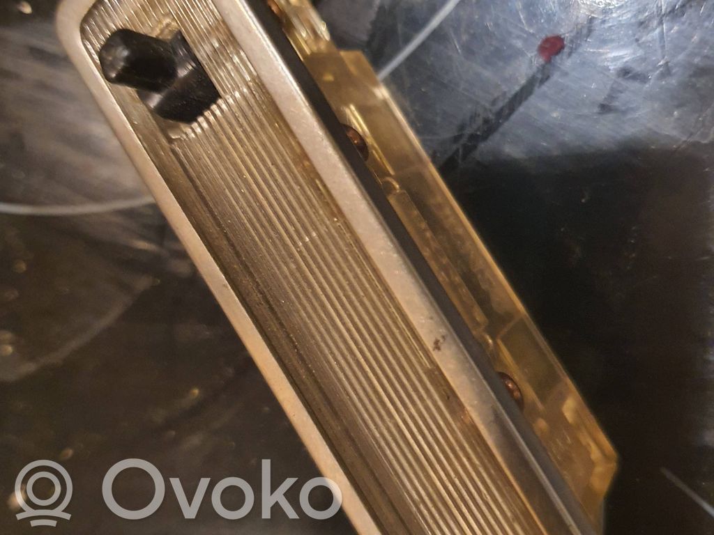 GAZ Volga 3102 Luce interna per portiera posteriore 
