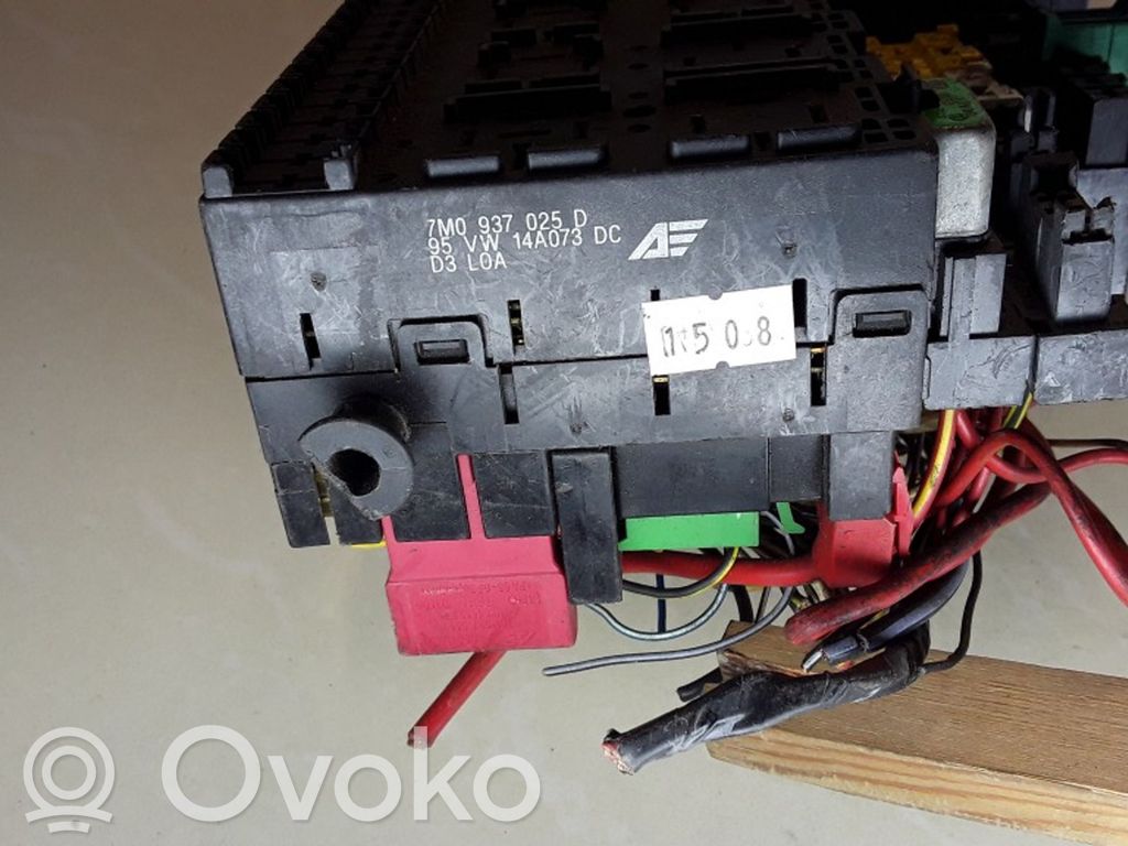 Ford Galaxy Ramka / Moduł bezpieczników 