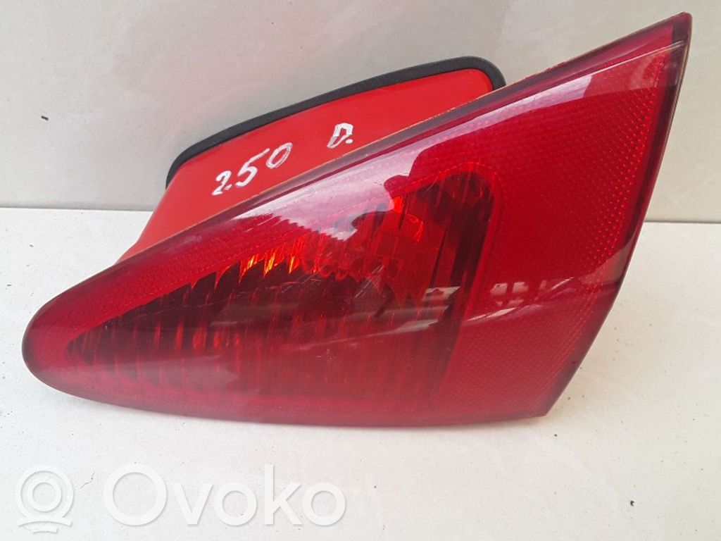 Alfa Romeo 147 Aizmugurējais lukturis pārsegā 