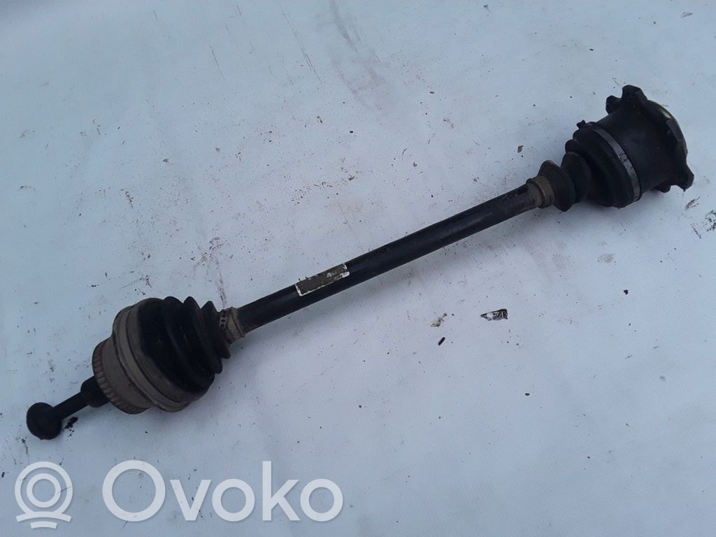 Półoś przednia   8D0407272DQ