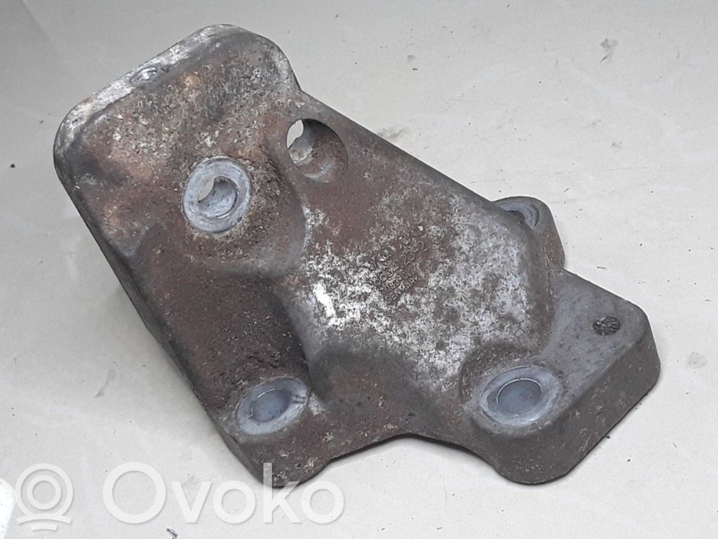 Volvo S60 Engine mounting bracket 