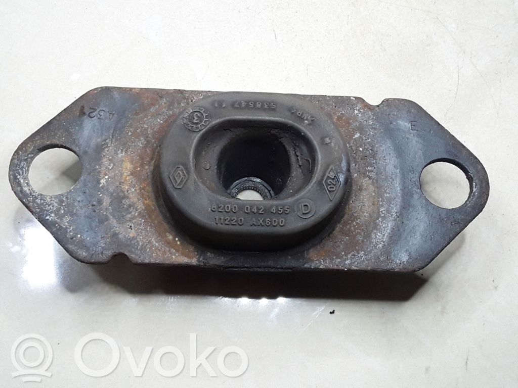 Nissan Primera Engine mount bracket 