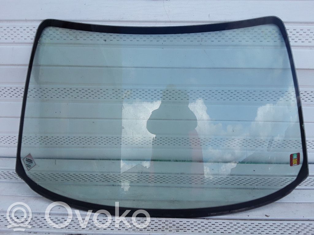 Front windscreen/windshield window   E643R006261