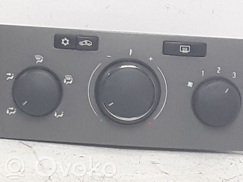 Opel Zafira B Panel klimatyzacji 