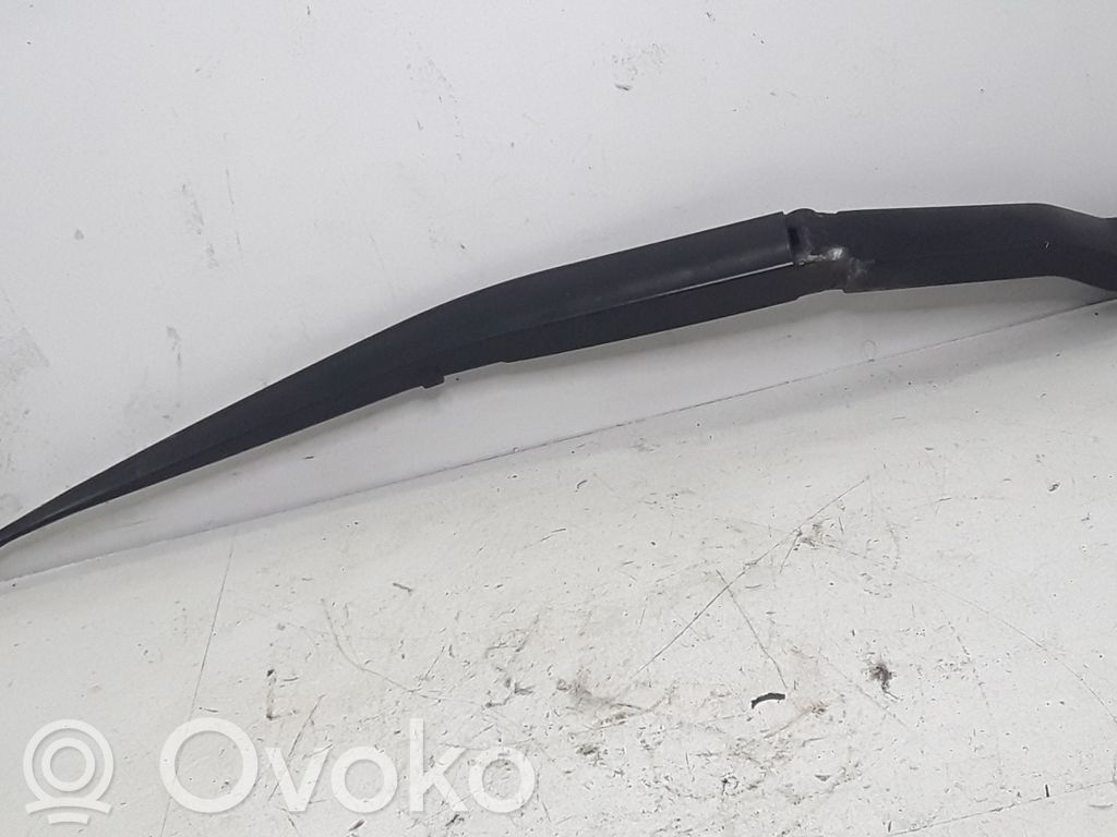 Subaru Legacy Front wiper blade arm 