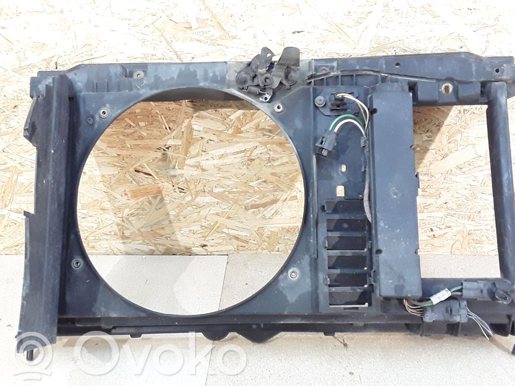 Peugeot 307 Jäähdyttimen jäähdytinpuhaltimen suojus 