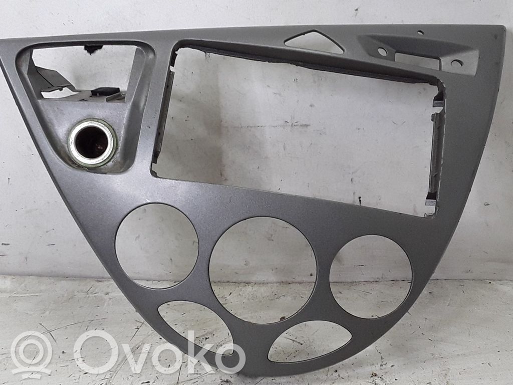 Ford Focus Radio/GPS head unit trim 