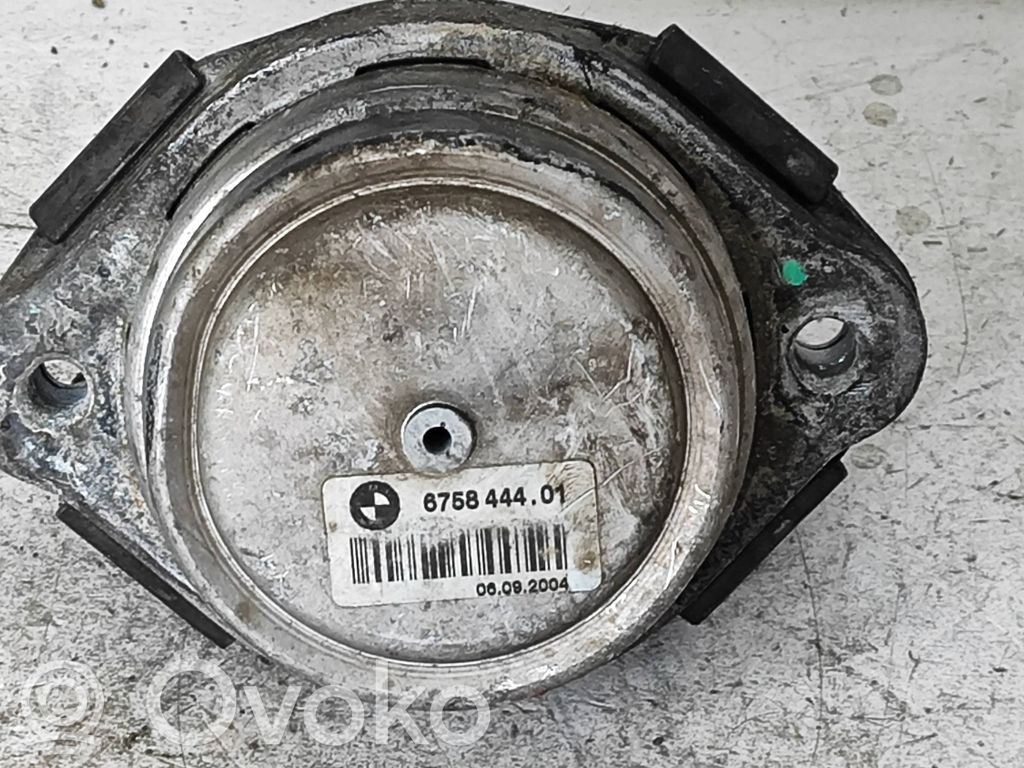 Dzinēja spilvens   6758444,675844401