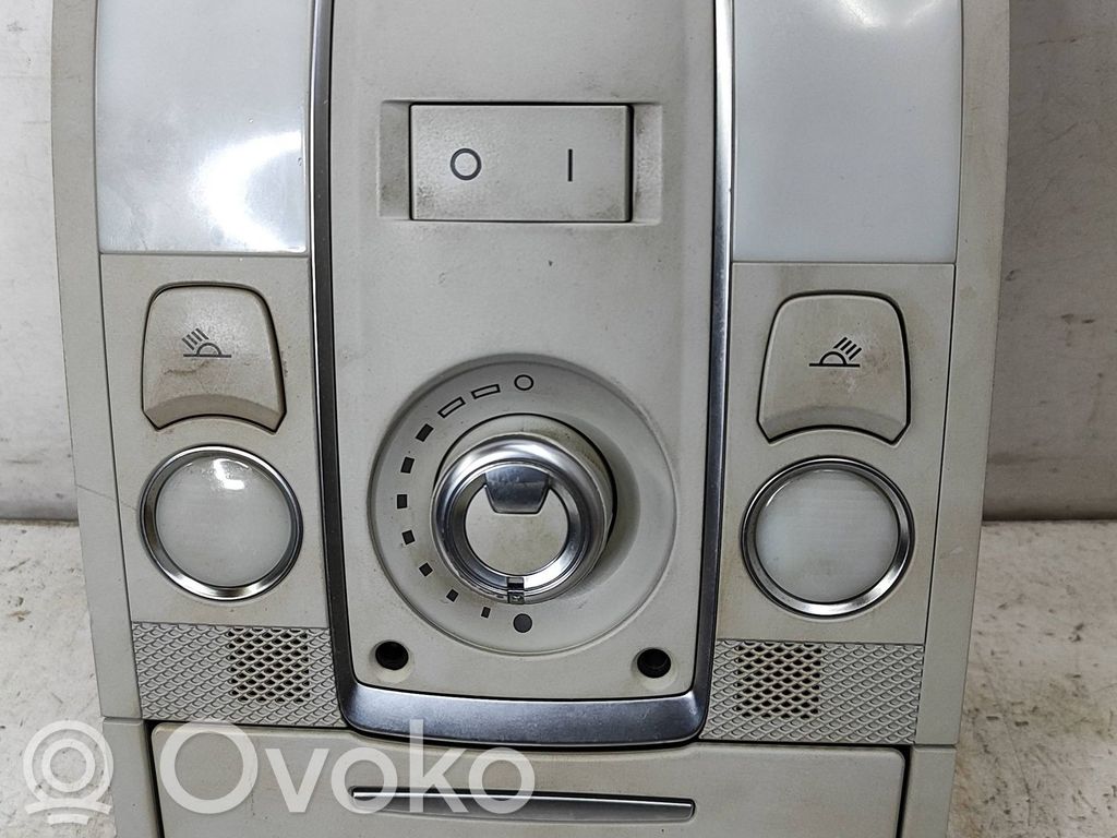 Audi A6 S6 C6 4F Front seat light 