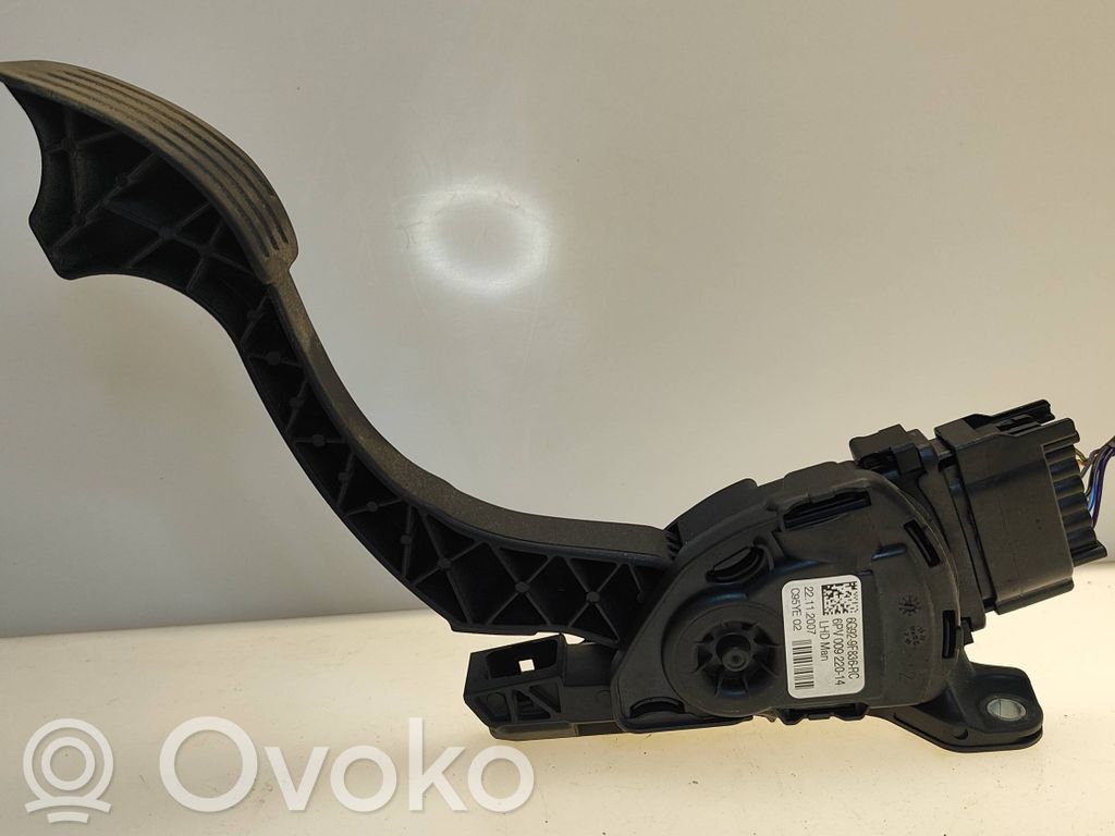 Ford Mondeo MK IV Akceleratoriaus pedalas 