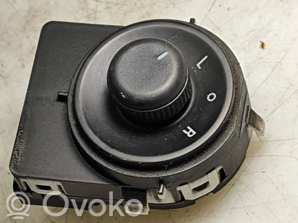 Opel Insignia A Включатель зеркал 