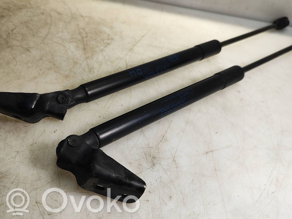 KIA Ceed Tailgate/trunk strut/damper 