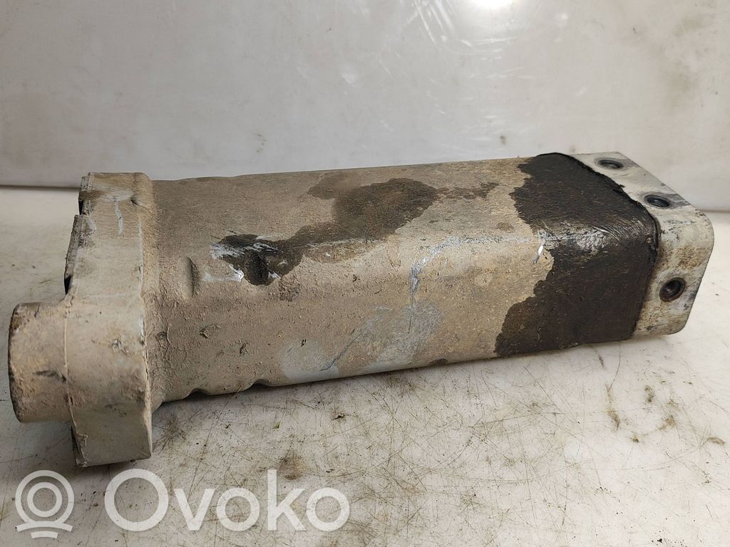 Front bumper mounting bracket   8Z0805120