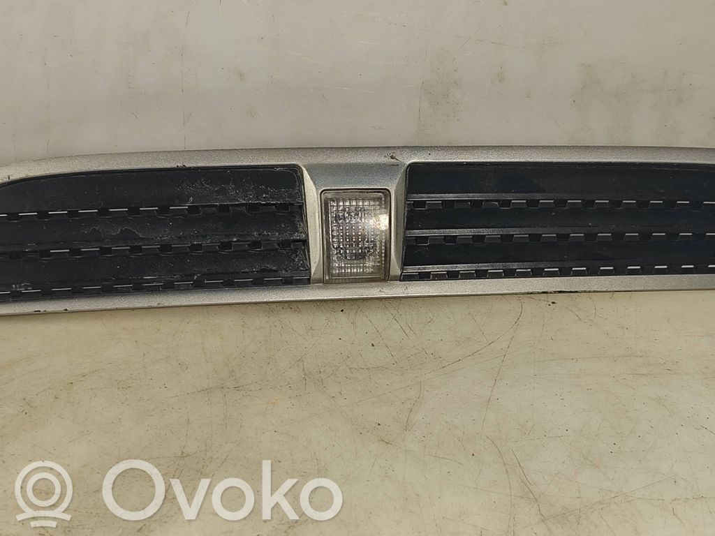 Opel Antara Lusteinlass Gitter Kotflügel 