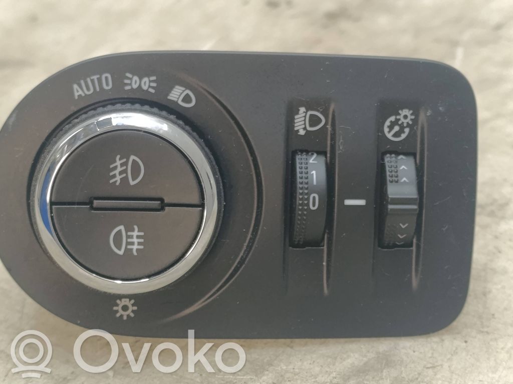 Light switch   39201665,17034789