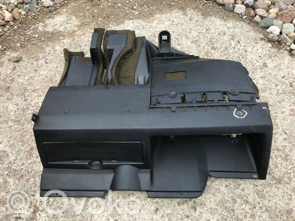 Volkswagen Golf II Paneļa dekoratīvās apdares vairogs (apakšējais) 