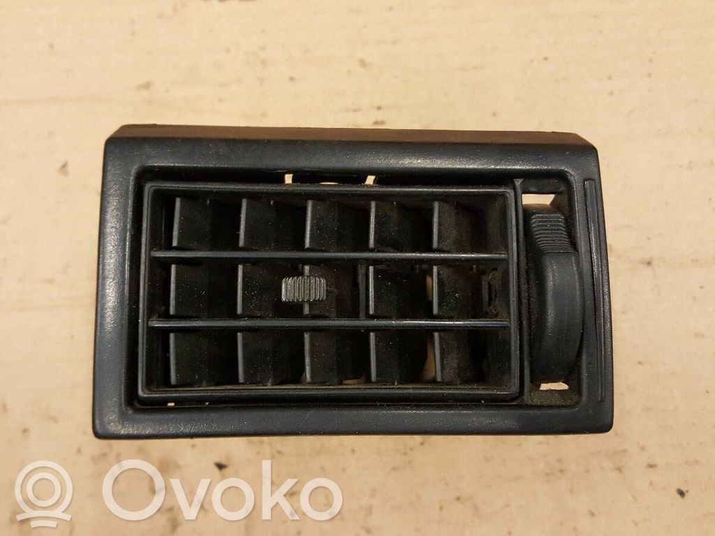 Volkswagen Golf II Boczna kratka nawiewu deski rozdzielczej 