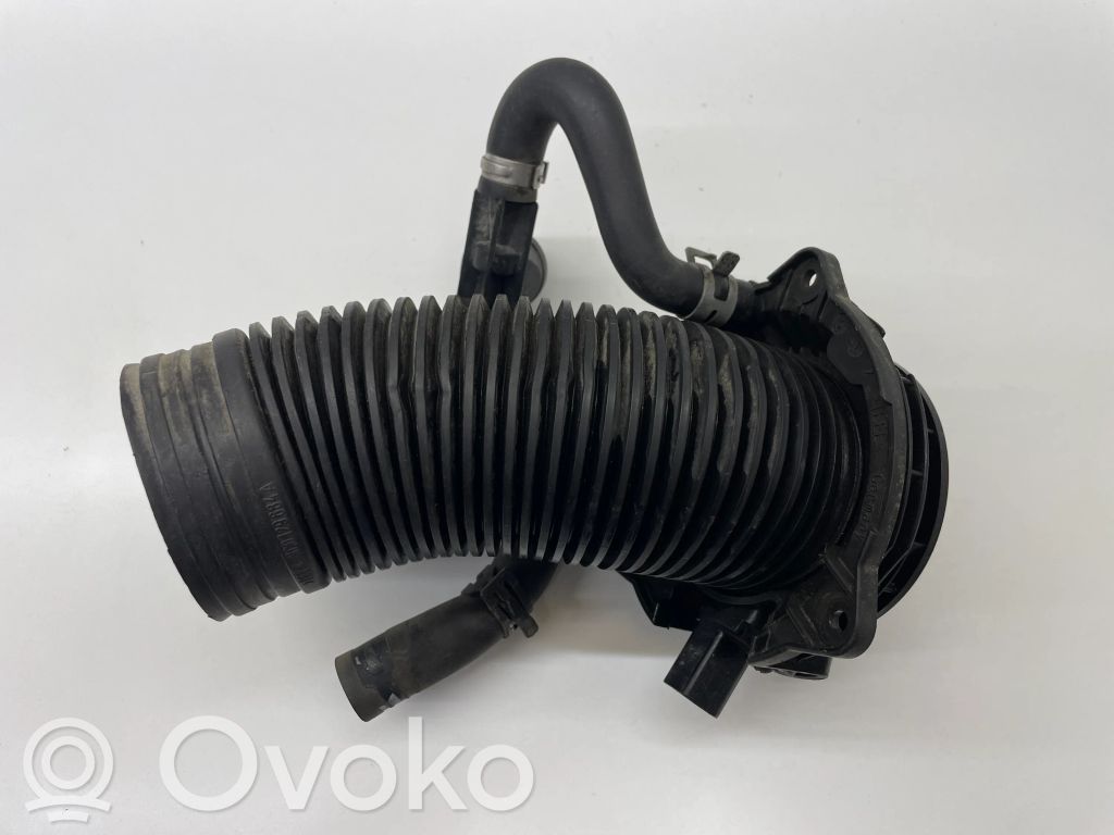 Volkswagen PASSAT B6 Część rury dolotu powietrza 