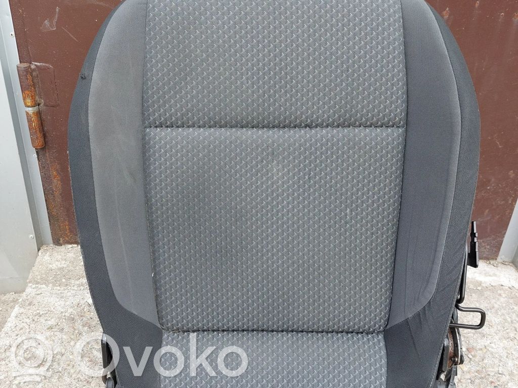 Volkswagen PASSAT B8 Etumatkustajan istuin 