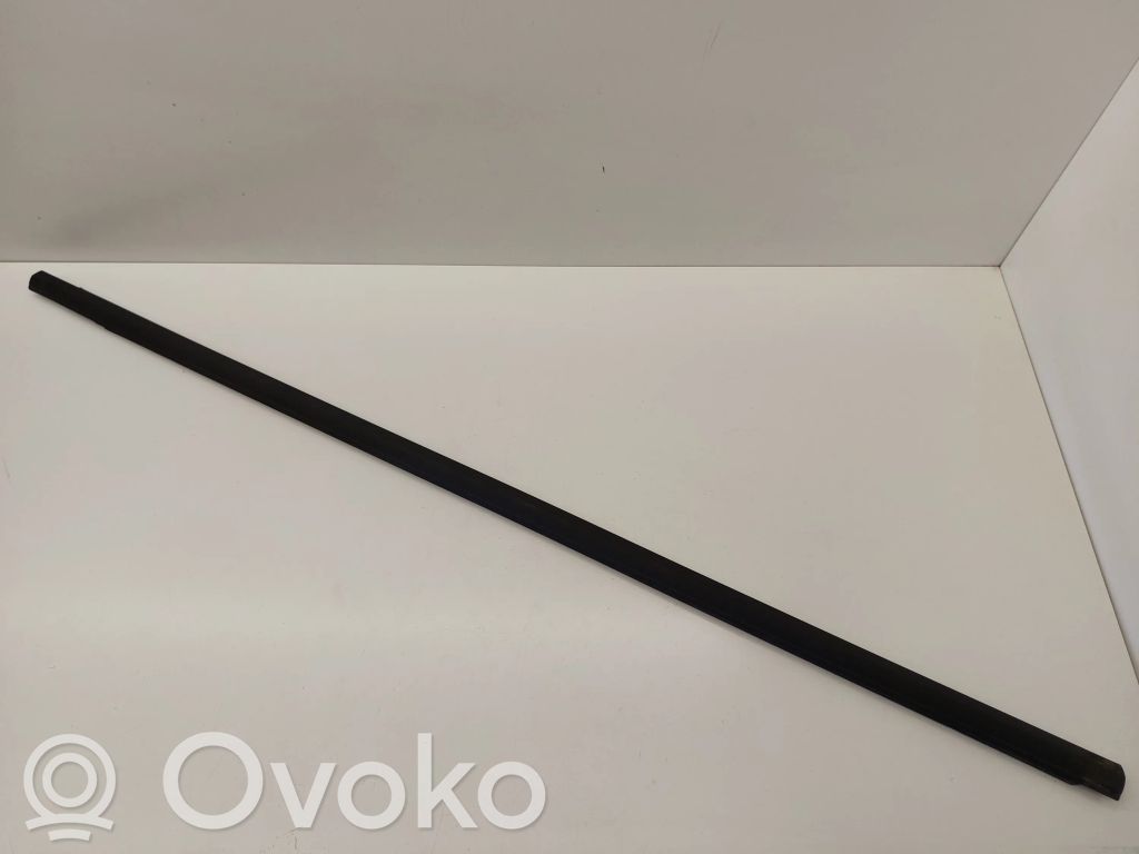 Volkswagen Golf VII Uszczelka szyby drzwi przednich 