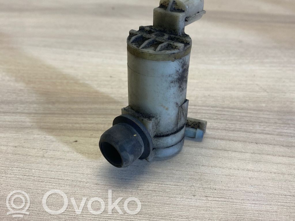 Windscreen/windshield washer pump   2224658A