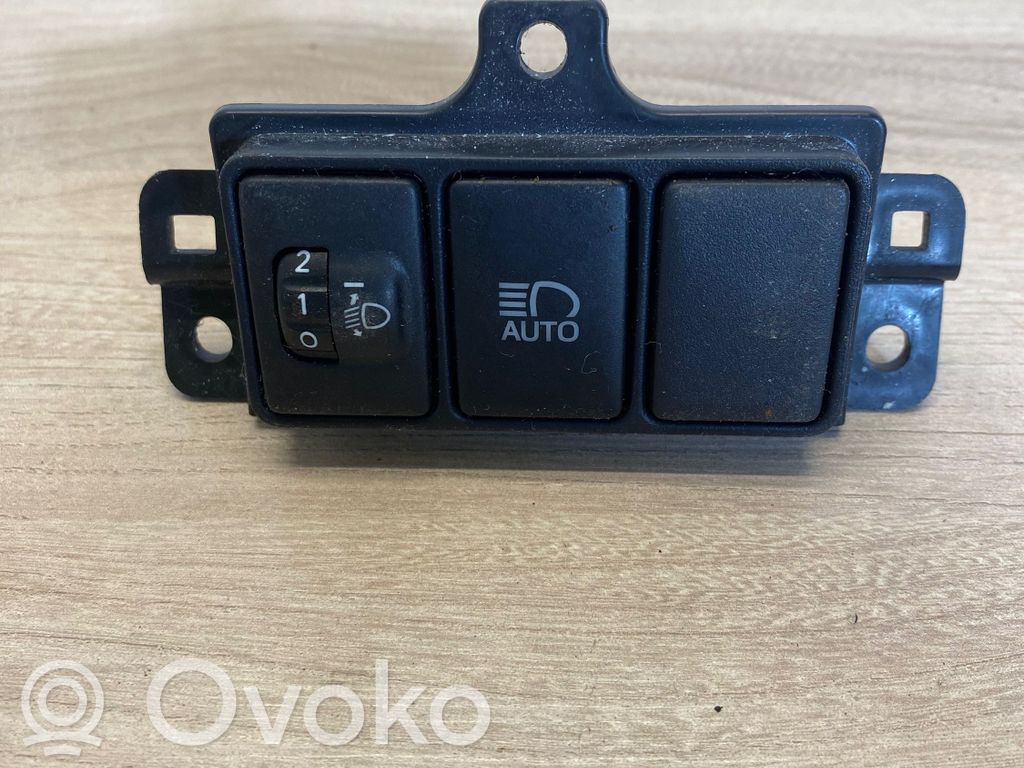 Toyota C-HR I Headlight level height control switch 