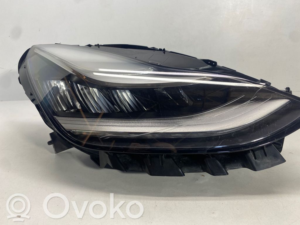 Tesla Model 3 Far 