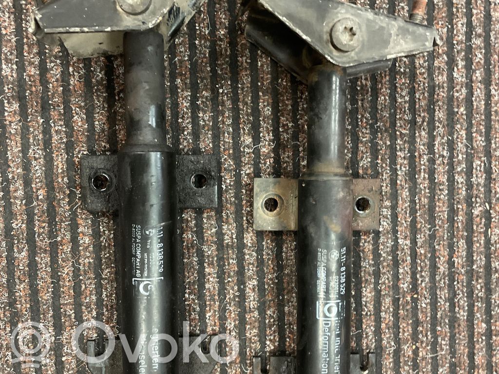 BMW 5 E34 Priekšpusē bampera turētājs 