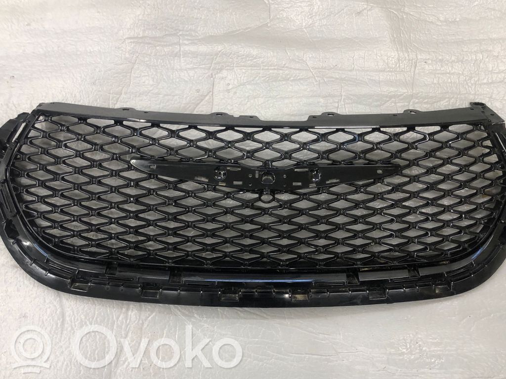 Chrysler Pacifica Augšējais režģis 