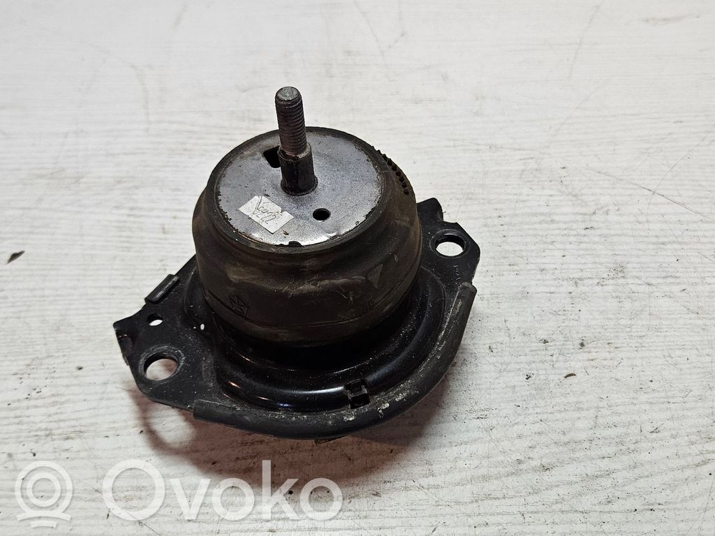 Engine mount bracket   68252522AA