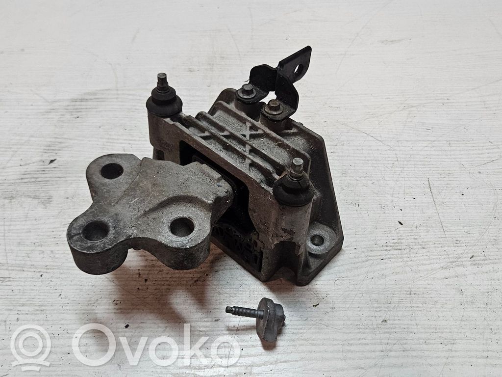 Gearbox mount   68224742AD,D050501819