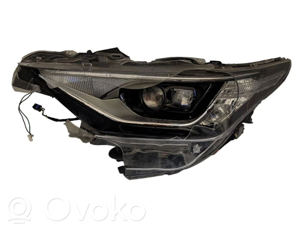 Toyota Auris E180 Lampa przednia 