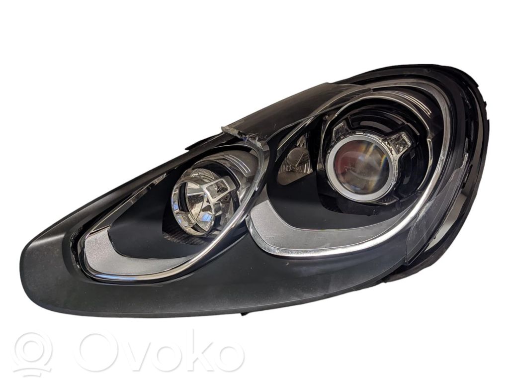 Porsche Cayenne (92A) Lampa przednia 